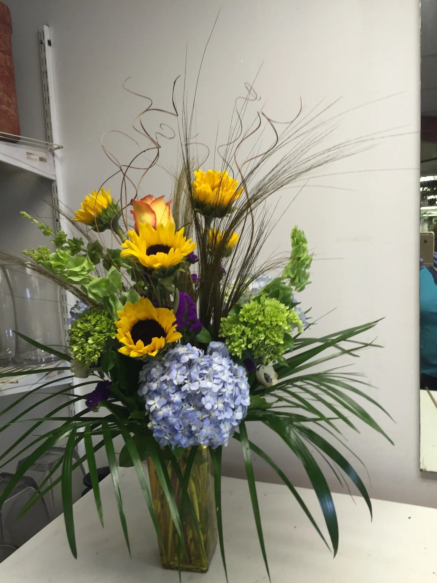 Sunflowers & Hydrangeas M0090 image 0