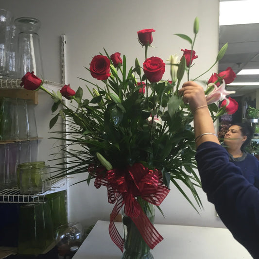 Roses & Stargazer Lilies R0114 image 0