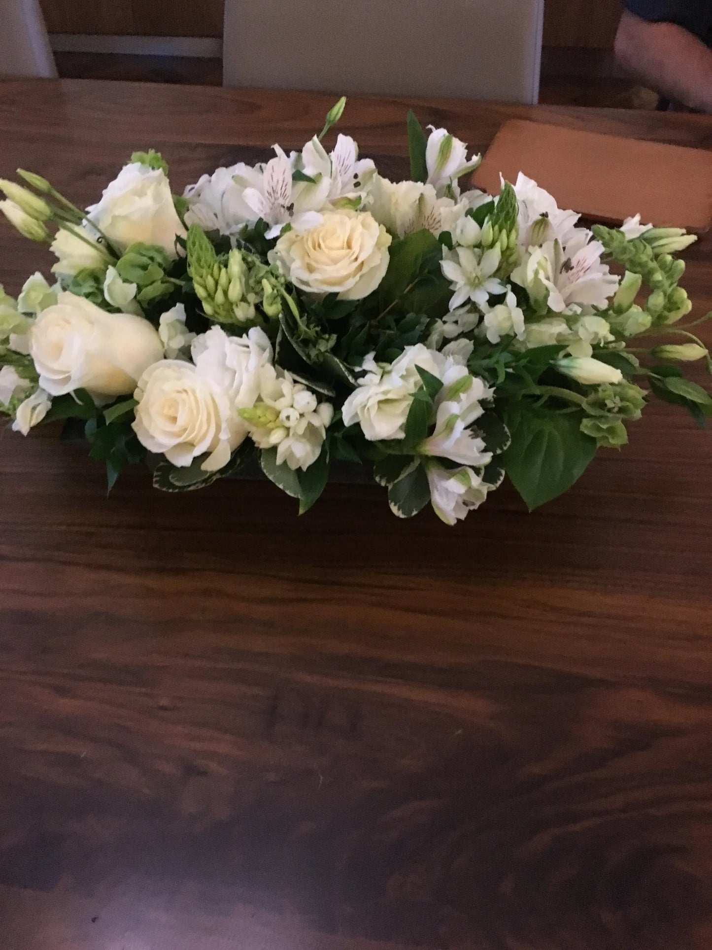 White Centerpiece R0104 image 0
