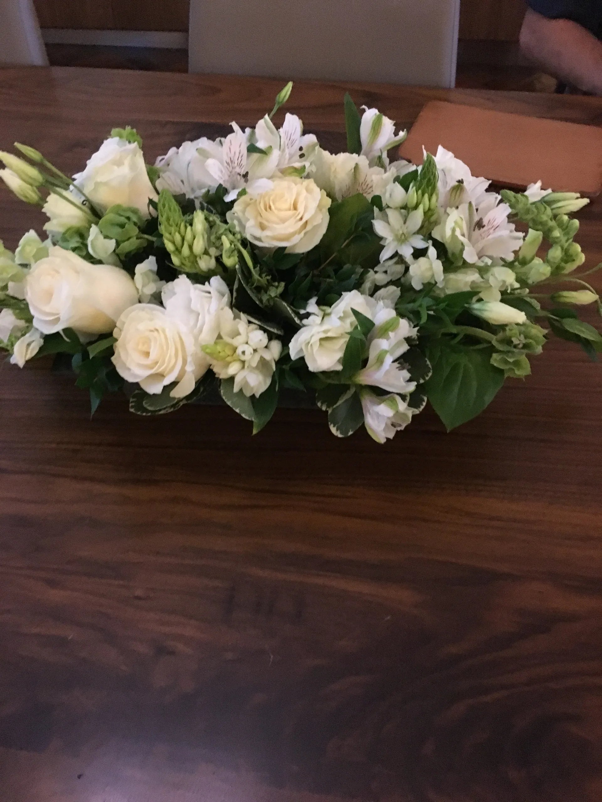 White Centerpiece R0104 image 0