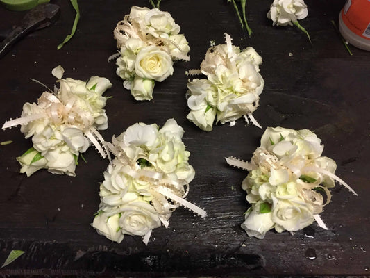 Hyd, Roses Corsage W0125 image 0