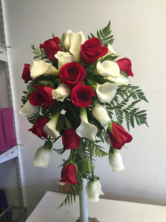 Red Rose & Calla Bouquet R0110 image 0