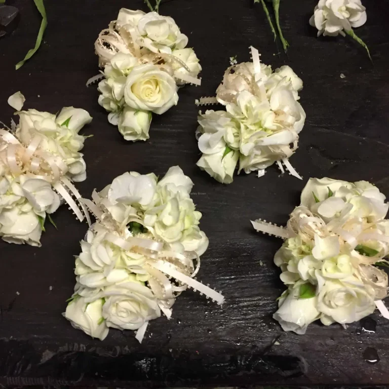 A bunch of flowers that are on the ground